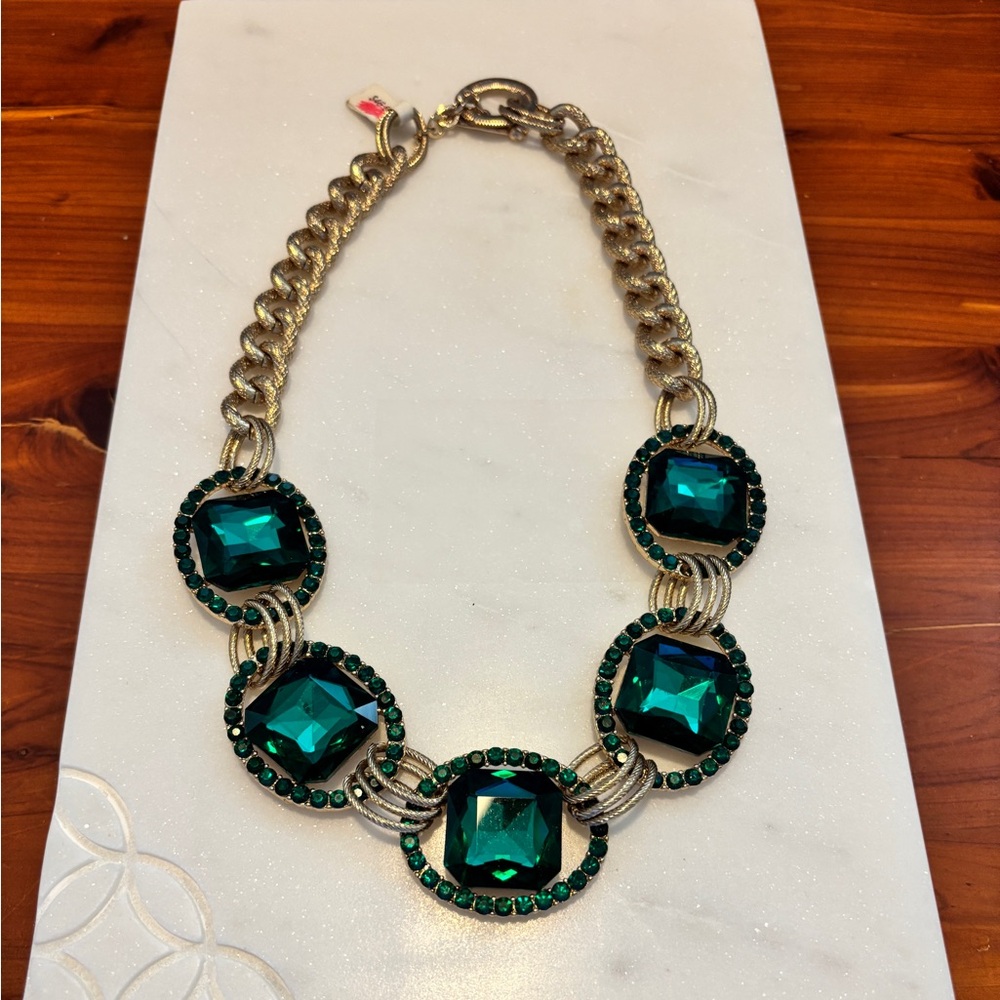 Elegant Green and Gold Statement Necklace